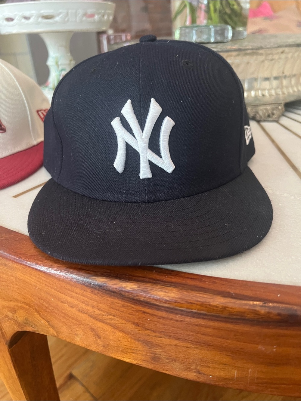 9fifty New York Yankees Navy New Era hat with raised White embroidery women/men